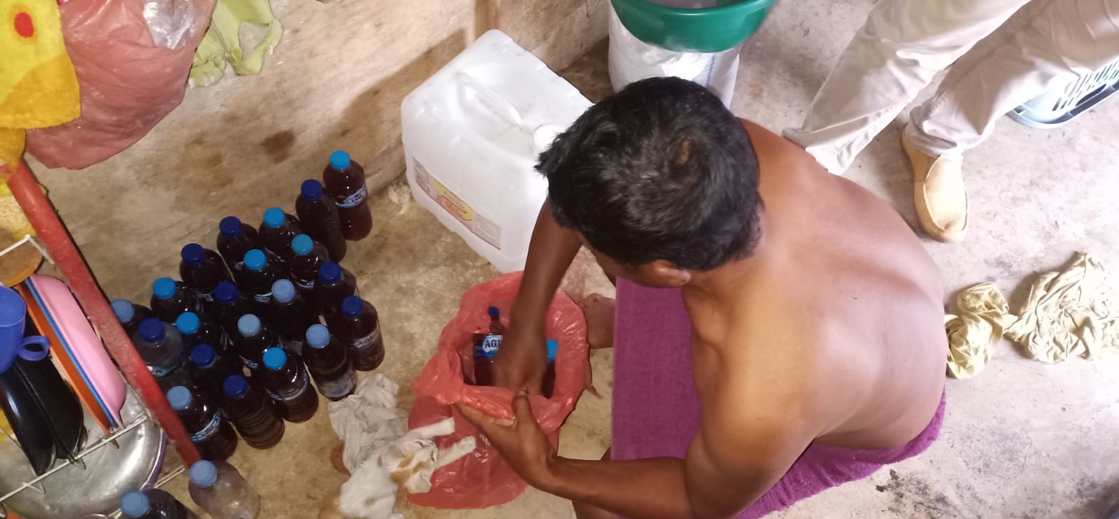 Puluhan Botol Arak Diamankan dari Penjual di Lepong
