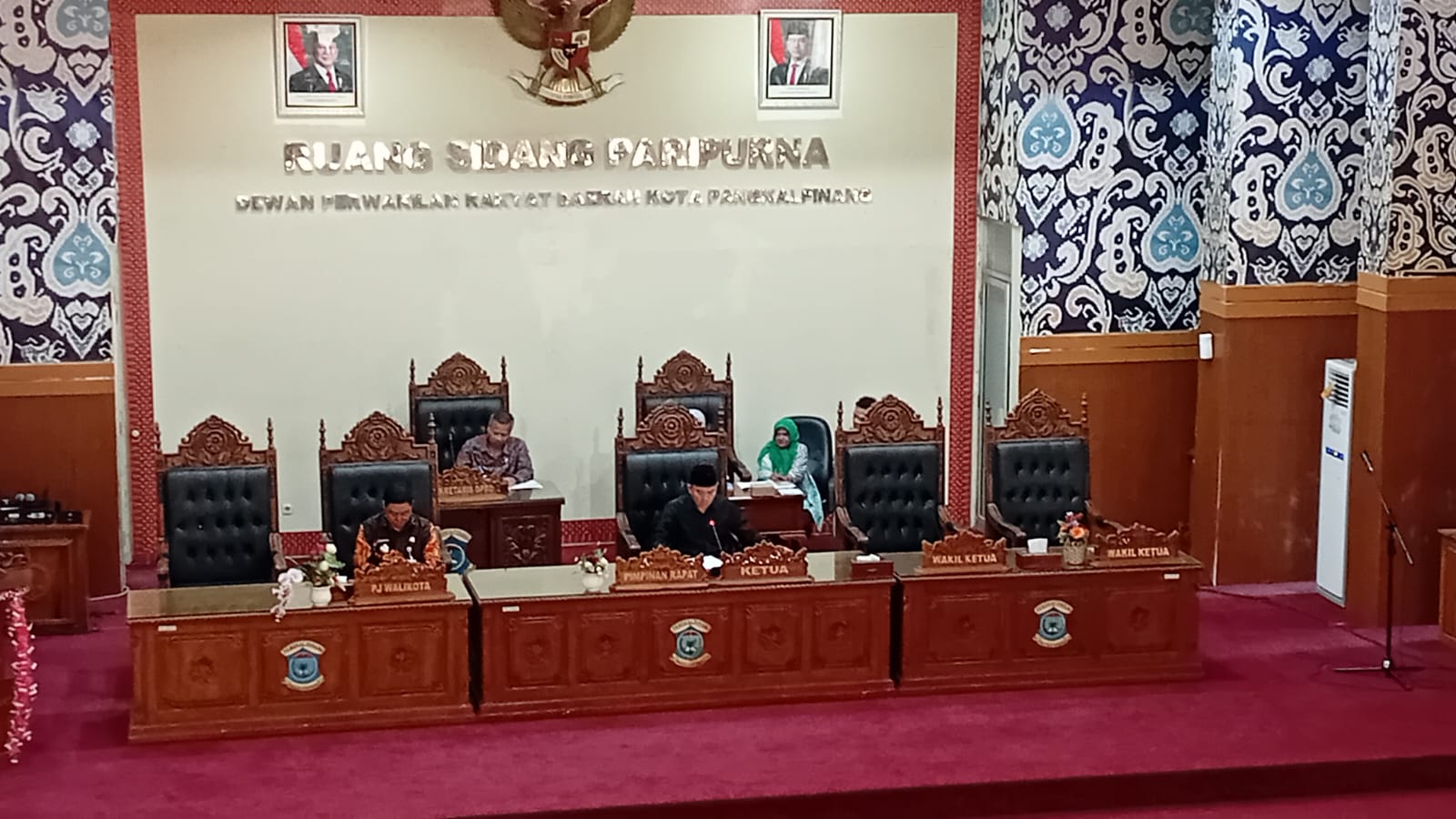 Pj. Walikota Unu Sampaikan KUA-PPAS Perubahan 2025 ke DPRD