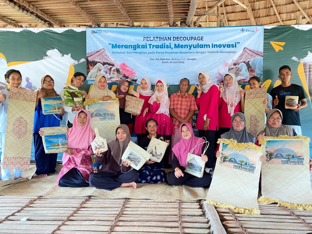 PT Timah Gelar Pelatihan Decoupage bagi Masyarakat Adat Mapur, Dorong Pengembangan Kerajinan Lokal dan Ekraf