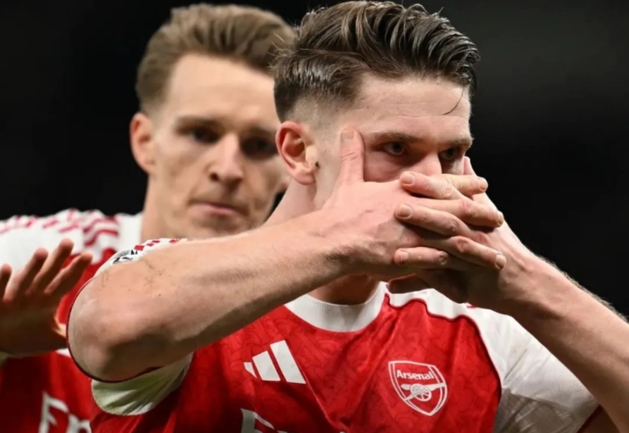 Hancurkan Tottenham 4-1, Arsenal Kembali Unggul 5 Poin dari City