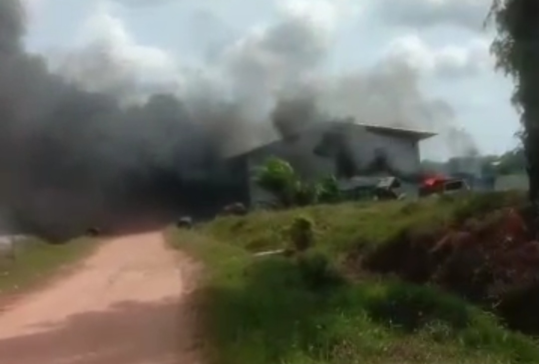 Kantor PT SNS di Pulau Lepar Diduga Dibakar