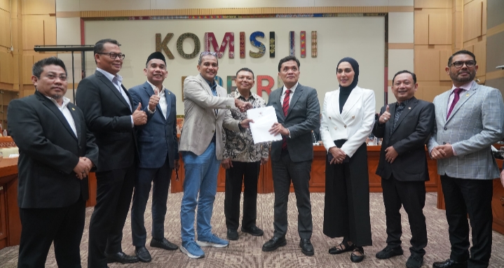 Pemerintah Serahkan DIM RUU KUHAP kepada DPR