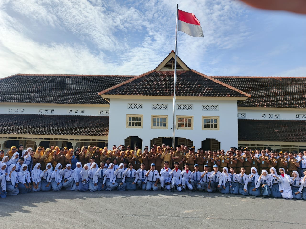 Gubernur Hidayat Arsani Bernostalgia di SMK Negeri 1 Pangkalpinang