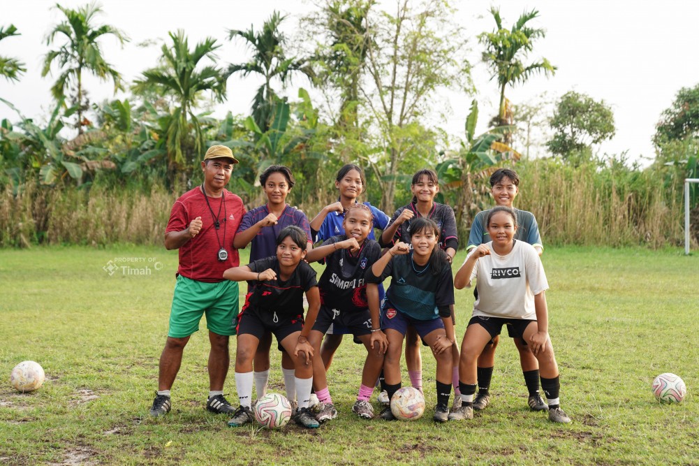PT Timah Dorong Lahirnya Bibit Unggul Sepak Bola dari Desa Rias, Salurkan Bantuan untuk SSB Tunas Mandiri