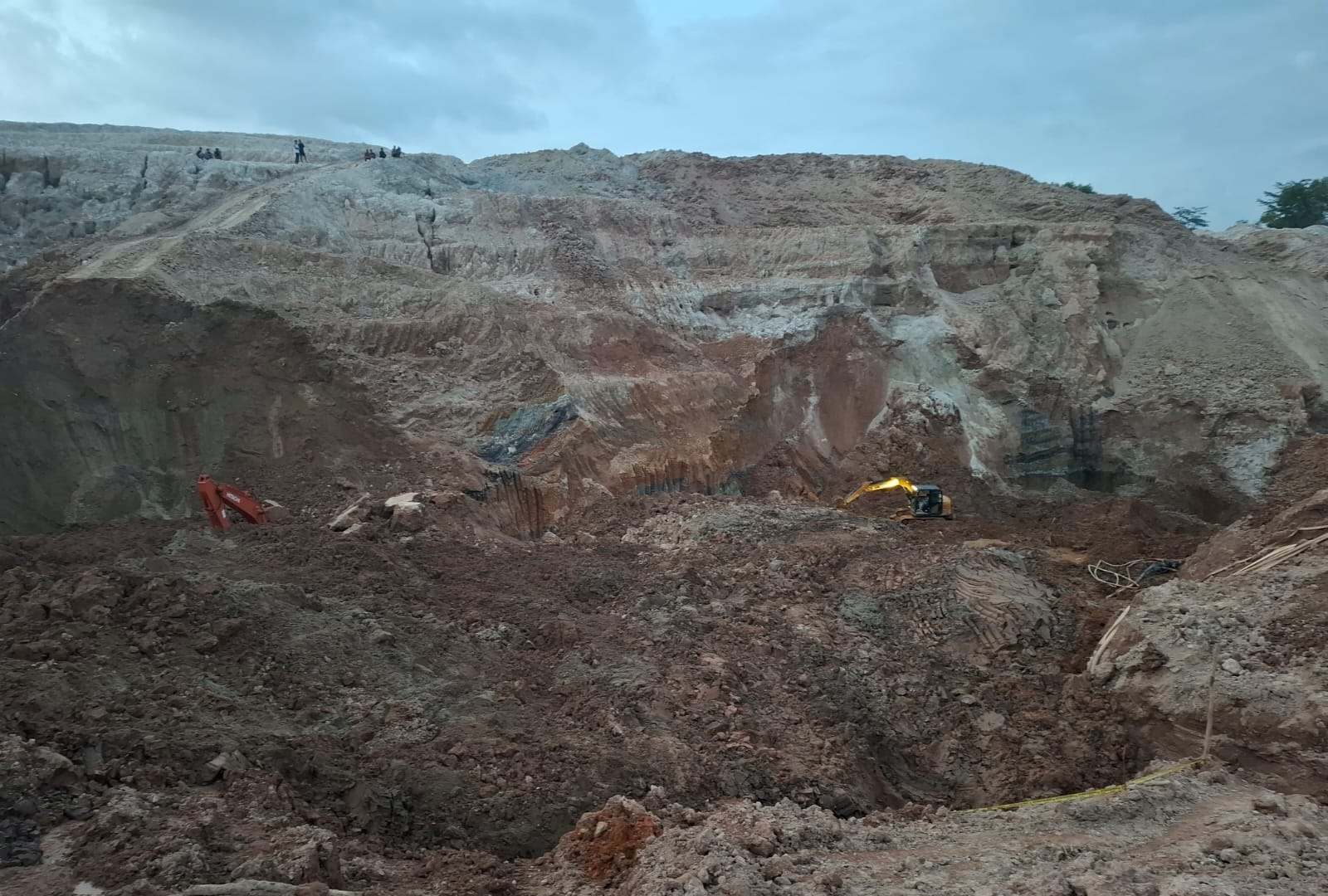 Tambang Pondi di Pemali Timbun 7 Penambang, 3 Tewas, 4 Masih Dicari 