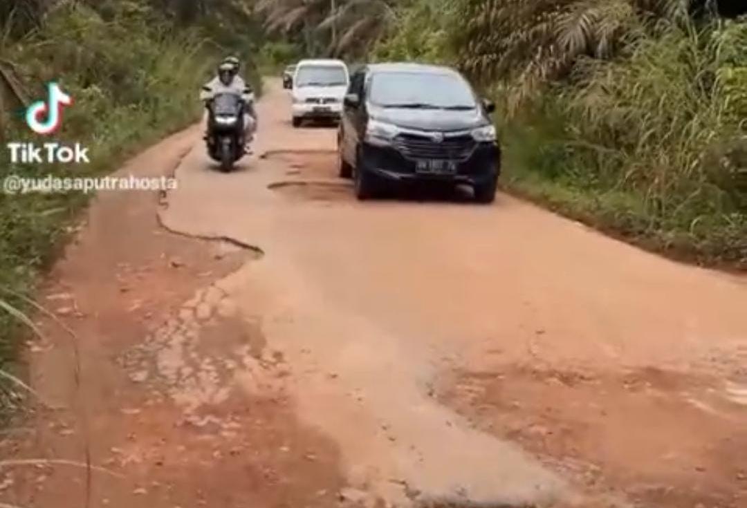 Ruas Jalan Kecamatan Payung Maupun Simpang Rimba dan Perbatasan Berlubang