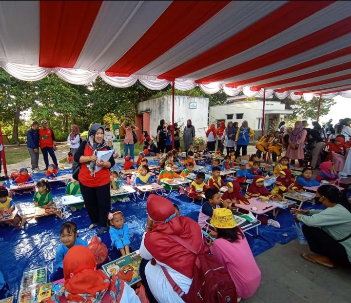 Seribu Orang Peduli Sampah Kumpul di Pantai Nek Aji 