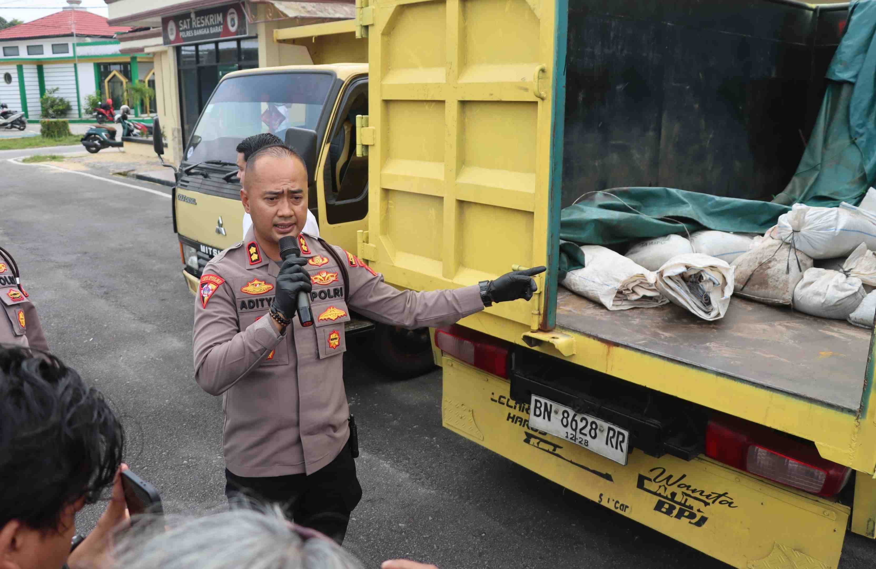 Upaya Penyelundupan Pasir Timah ke Malaysia Digagalkan Polres Babar, 5 Orang Diamankan