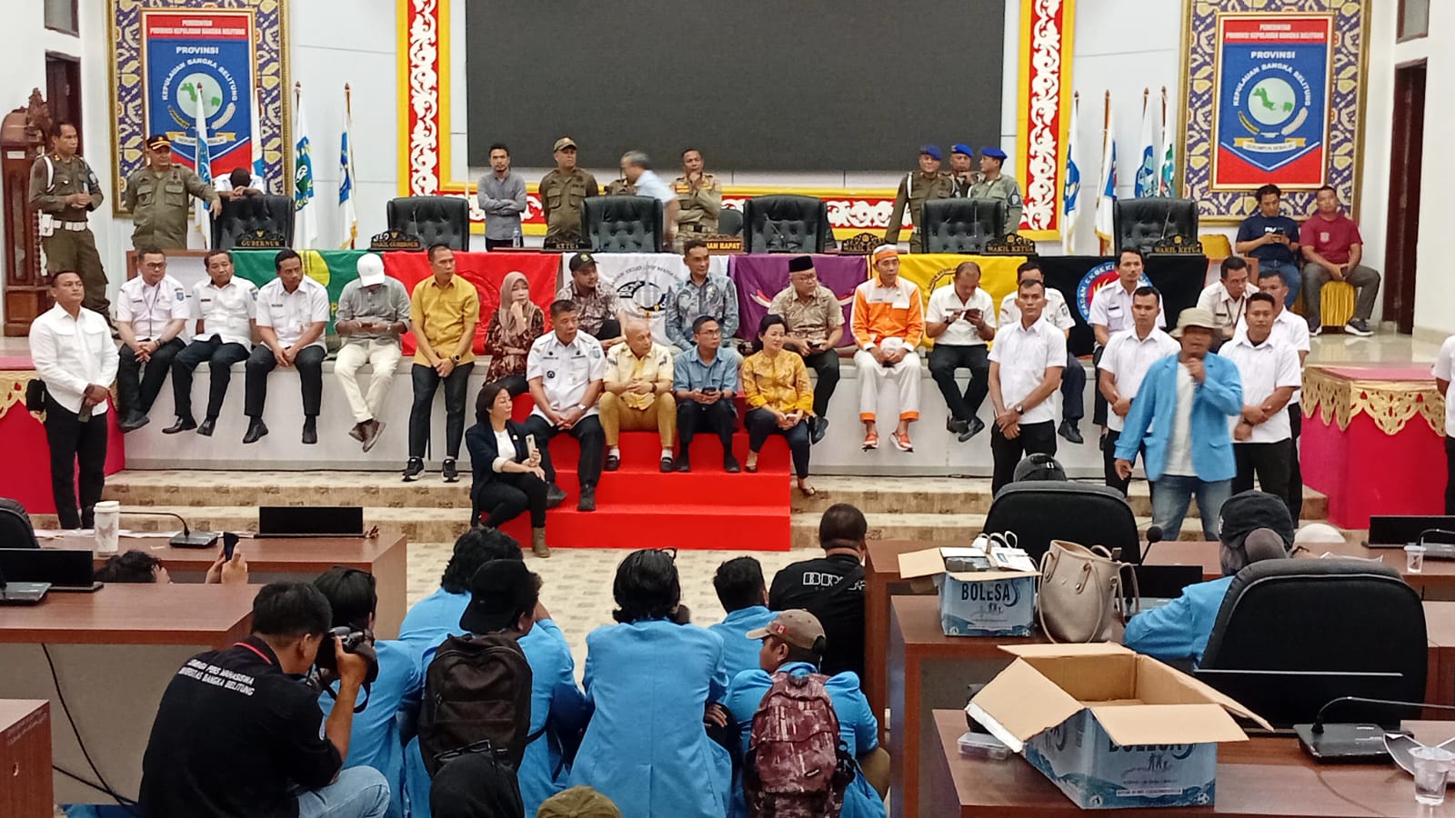 BEM KM UBB Geruduk DPRD Babel, Kritik Pemerintah Soal Pemangkasan Anggaran Pendidikan demi MBG