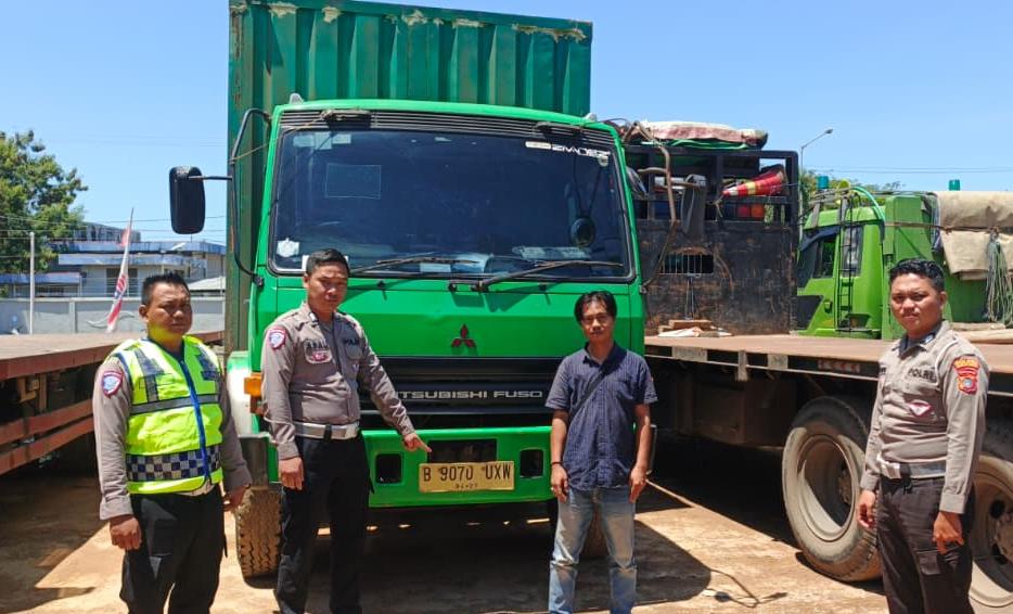 Truk Tabrak Lari Diamankan di Pelabuhan Tanjung Kalian