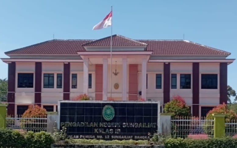 Konyol! Oknum Hakim Nyaris Duel dengan Advokat di Halaman PN Sungailiat