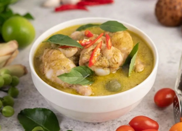 Memasak Opor Ayam Lezat untuk Lebaran