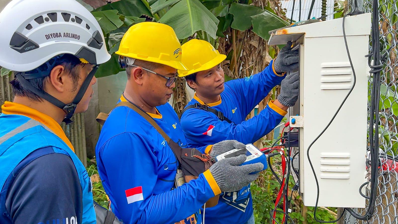 PLN UP3 Belitung Pastikan Kualitas Layanan di Pulau Buku Limau dengan Pemeliharaan dan Pemeriksaan KWH Meter