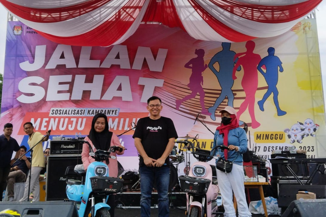 Gelar Jalan Sehat, KPU Babel Kampanye Menuju Pemilu Damai 2024