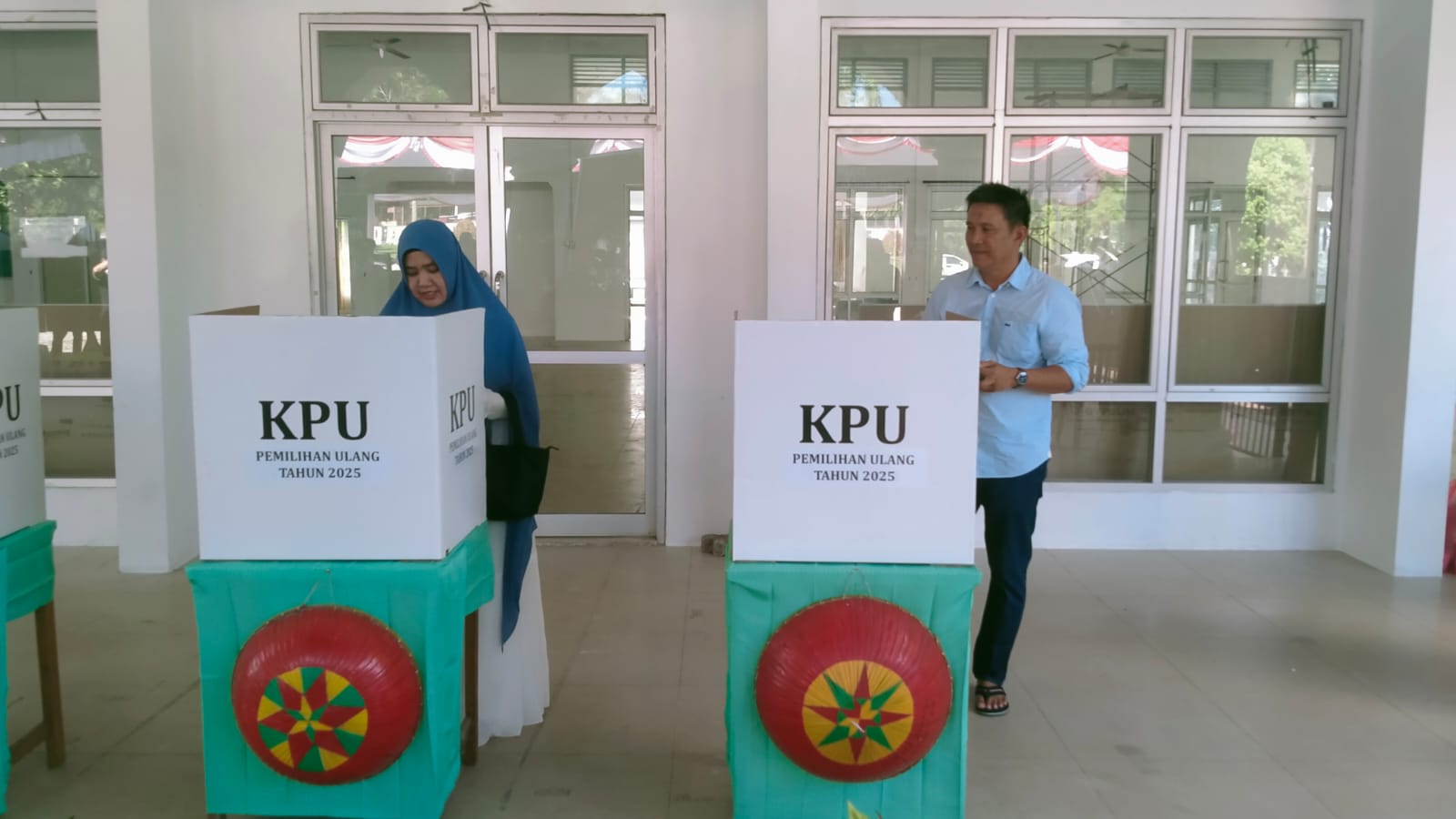 Nyoblos di TPS 2 Bukit Betung, Fery Insani Mengaku Lega
