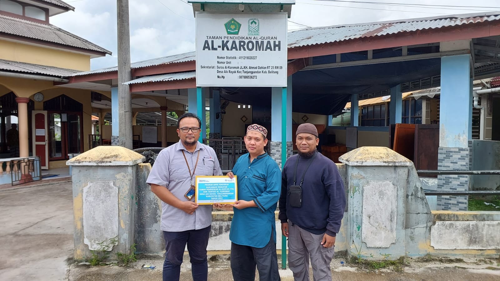 PT Timah Tbk Serahkan Bantuan Untuk Mendukung Kegiatan TPA dan Tahfidz Al-Karomah Air Raya