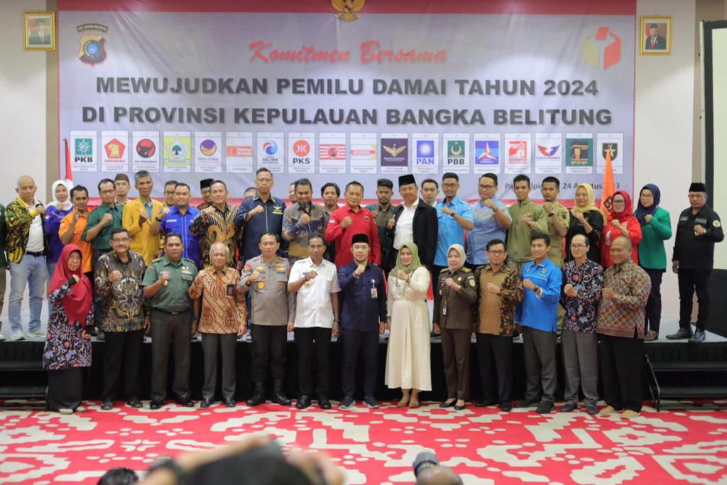 Pj Gubernur Suganda Tanda Tangani Komitmen Bersama Mewujudkan Pemilu Damai 2024