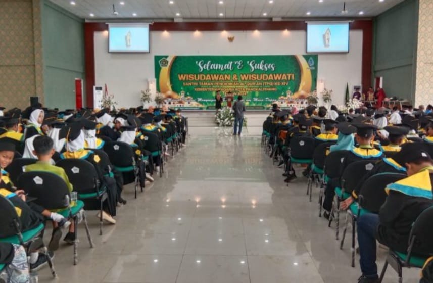 Hadiri Wisuda Santri TPA Ke-XIV, Ini Harapan PJ Wako Lusje