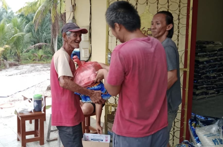 Vihara Buddhis Svakha Sungailiat Bagi 500 Paket Sembako