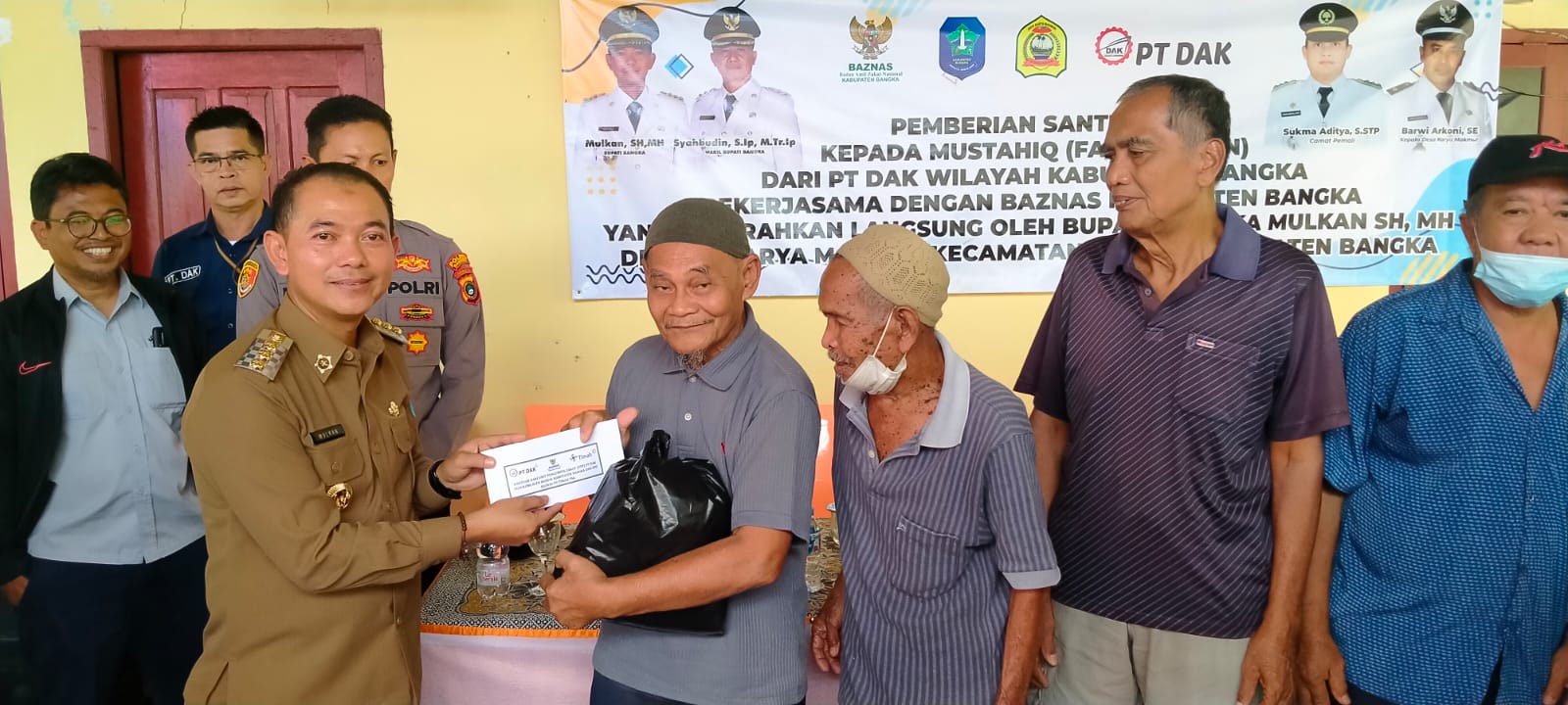 195 Mustahiq Dapat Bantuan Baznas dan PT DAK