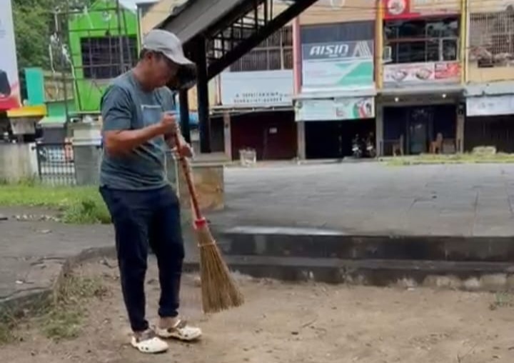 Hari Pertama Ngantor, Bupati Fery Nyapu Pasar, Wabup Syahbudin Lepas MTQH