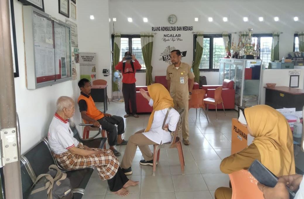 Dinsos Bangka Kembalikan Kakek yang Ditemukan Terlantar di Kebun ke Pihak Keluarga