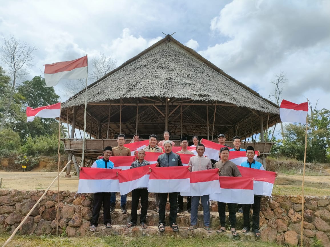 Sambut HUT RI, BKPRMI Bangka Sedekah Bendera Merah Putih di Air Abik