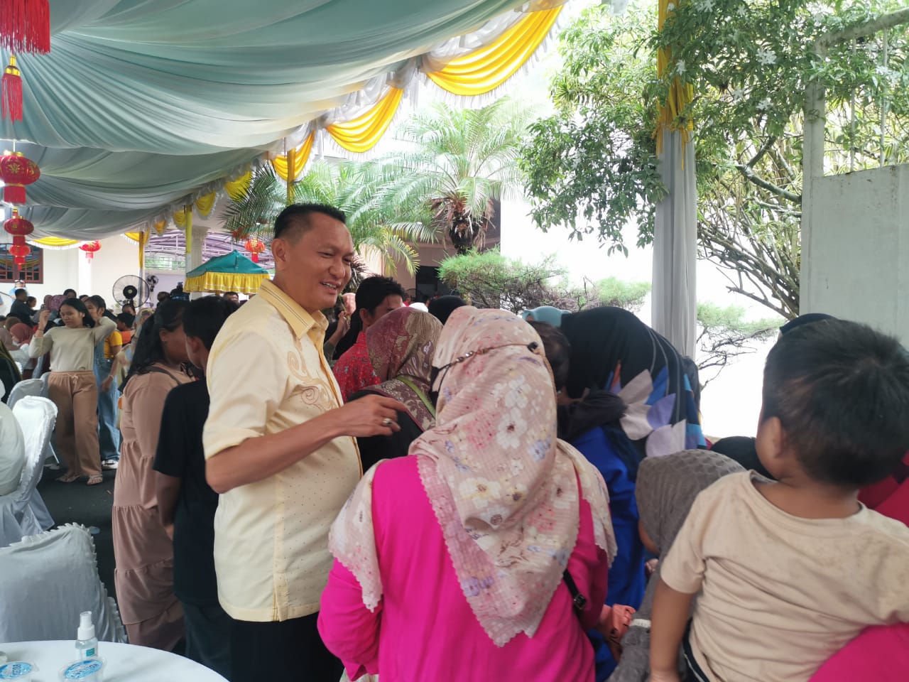 Dari Pukul 10.00 WIB, Ribuan Warga Sudah Berdatangan Hadiri Open House Bambang Patijaya