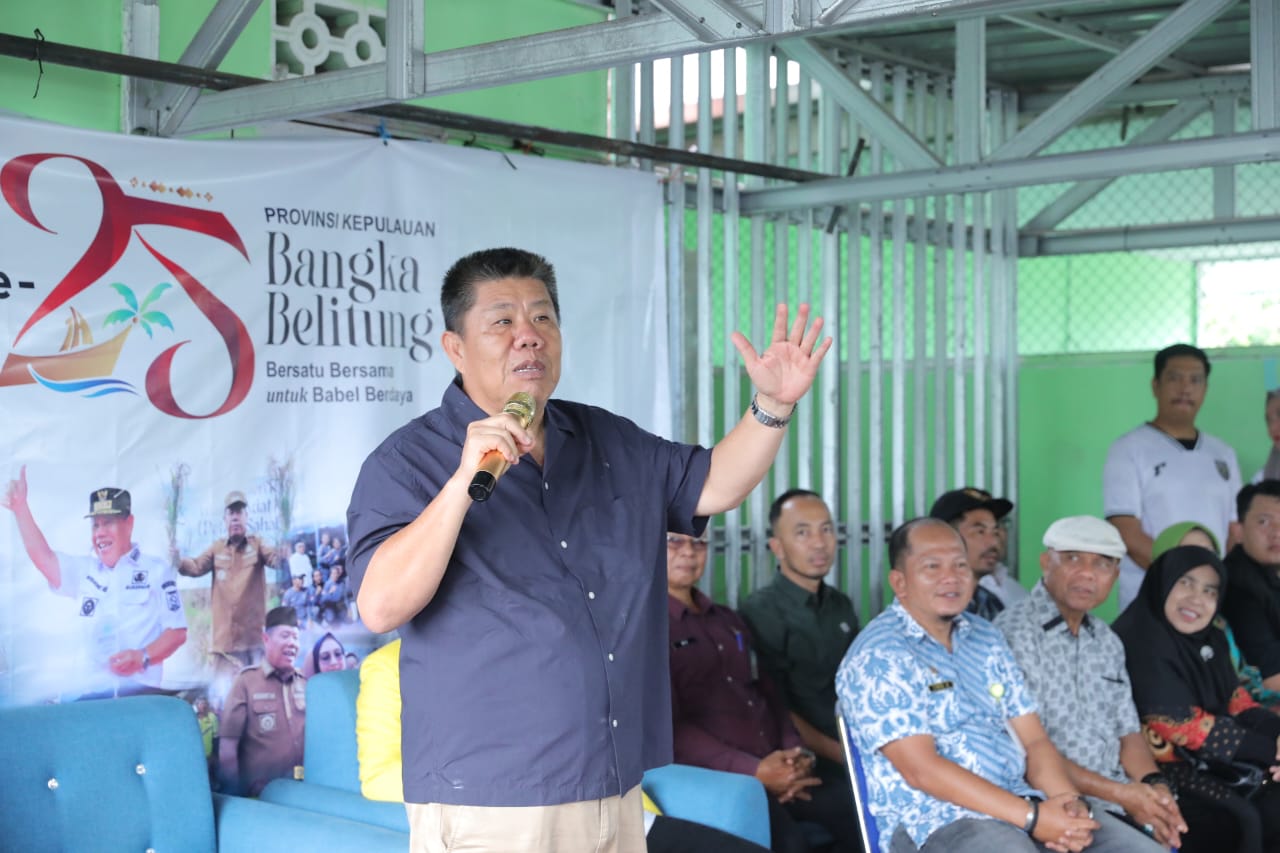 Salurkan Ratusan Karung Beras di Sinar Jaya Jelutung, Gubernur Hidayat Arsani: Ini dari Rakyat untuk Rakyat