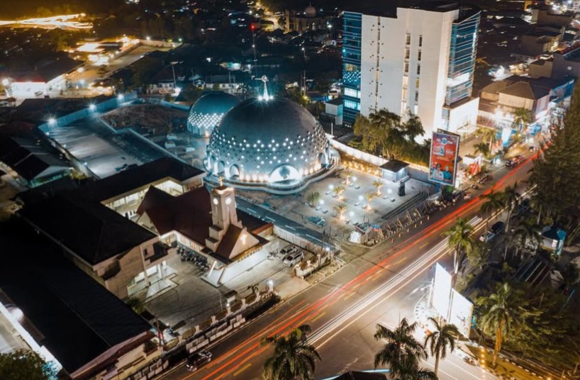 Alung Main ke Pengkal, Kuliner ke Alun-alun, Salat di Masjid Kubah Timah