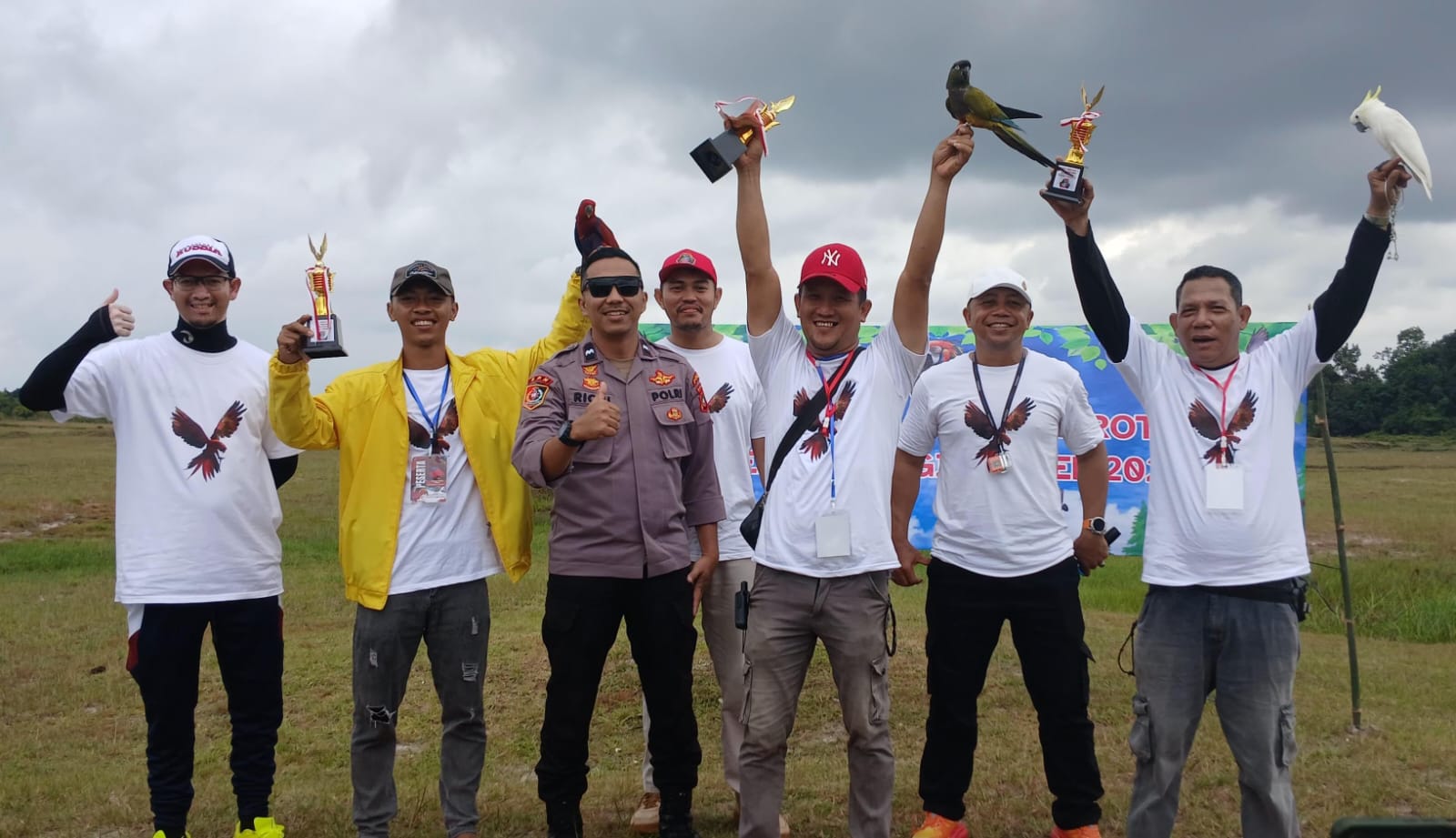 Even Pertama Freefly Unjuk Kebolehan  Burung-Burung Cantik Patuh ke Tuannya