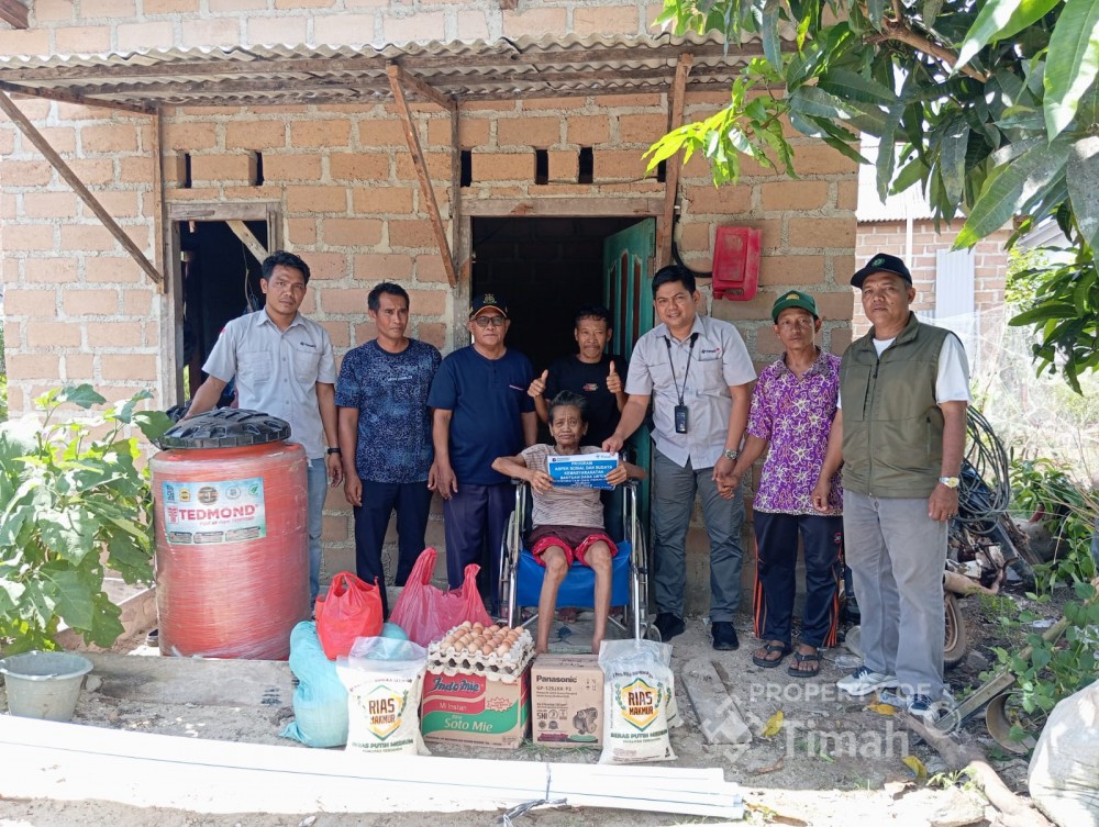 PT Timah Serahkan Bantuan Biaya Pengobatan untuk Warga Desa Rias