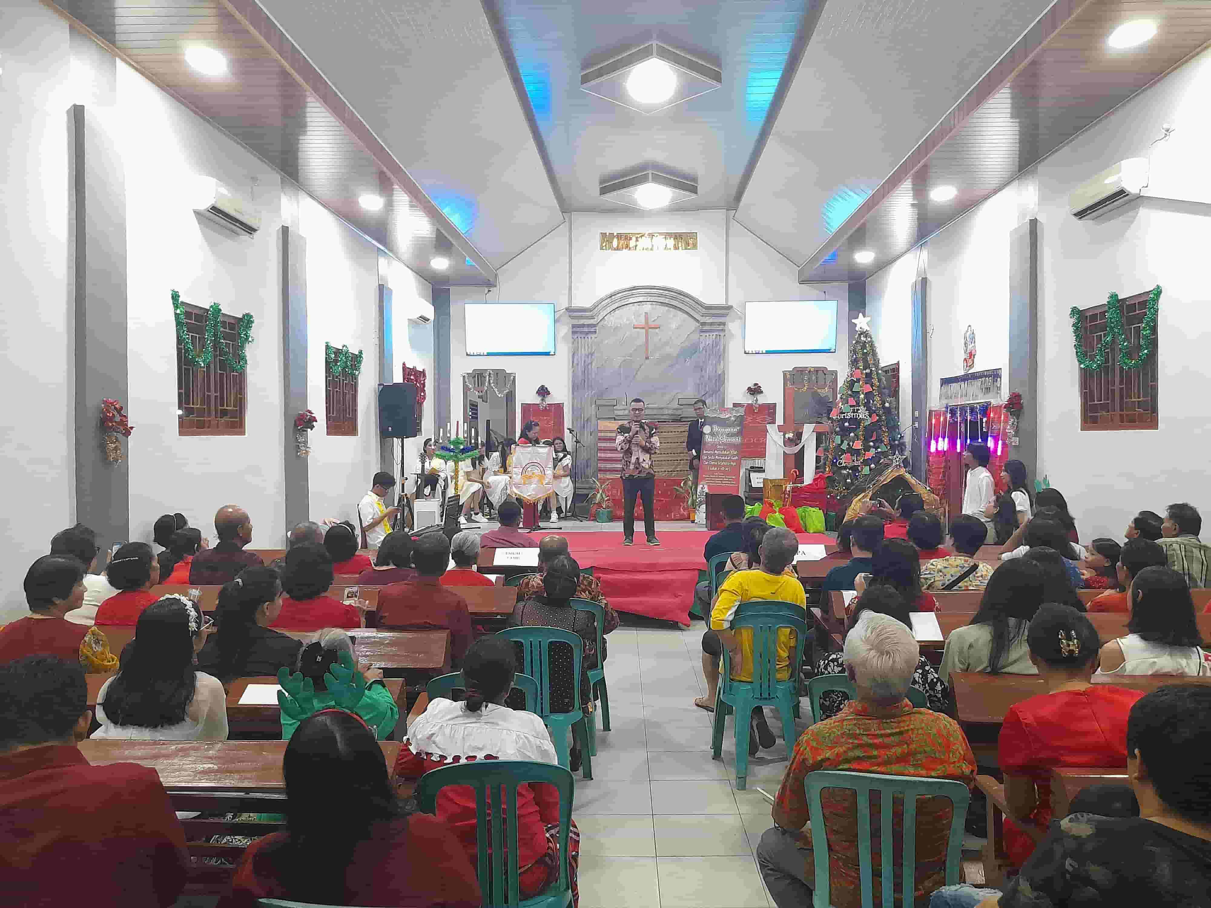 Jaga Silahturahmi di Momen Natal, Pemkab Sambangi GPIB Sion Koba