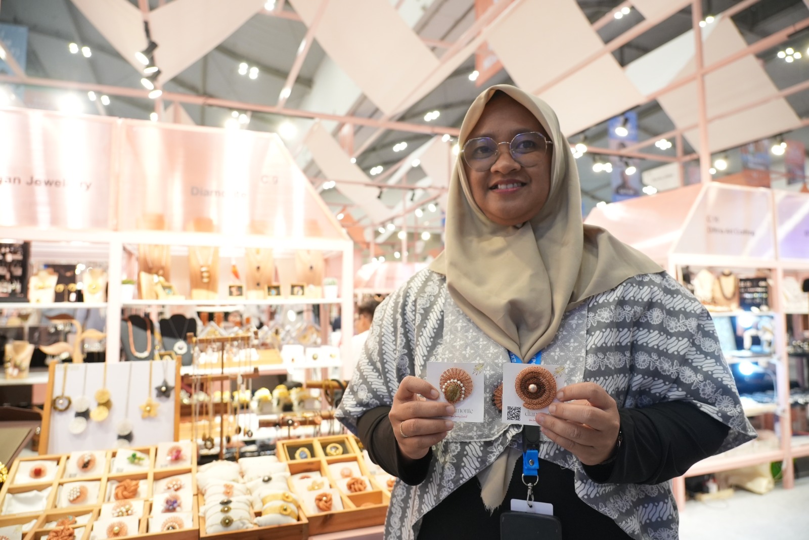 Makin Bersinar, UMKM Perhiasan Asal Mojokerto Siap Go Global Berkat Dukungan BRI