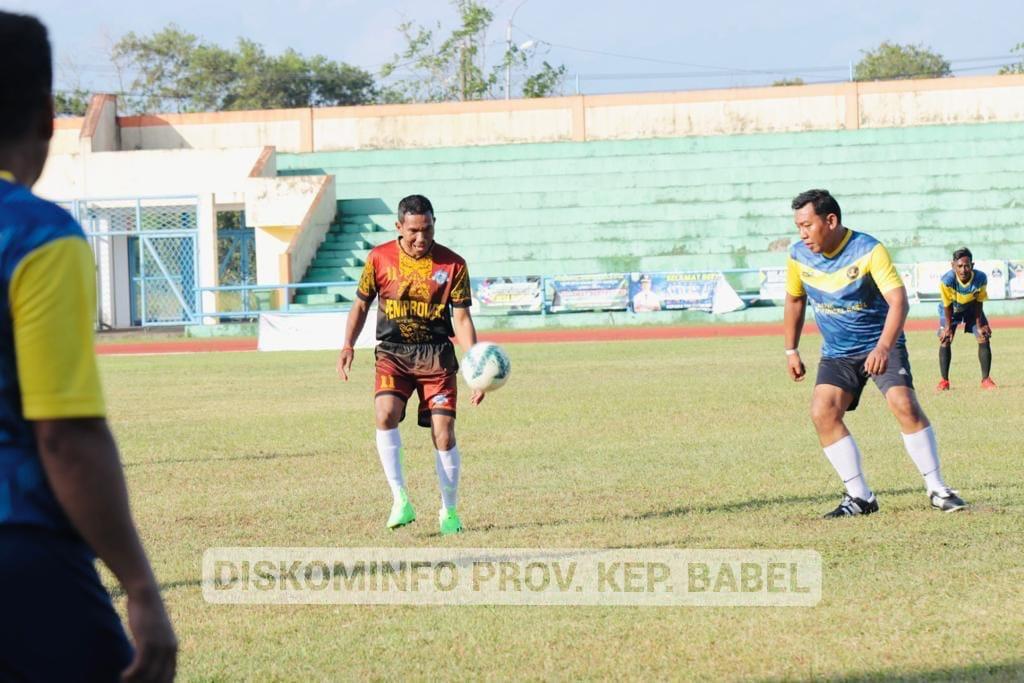 Momen Pj Gubernur Suganda Tanding Bola Lawan Bupati Burhanudin 