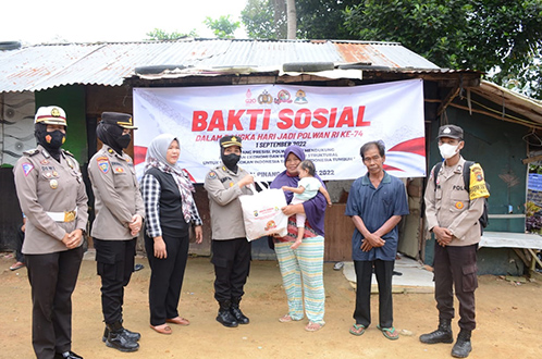 Sambut Hari Jadi ke 74, Polwan Polda Babel Gelar Baksos