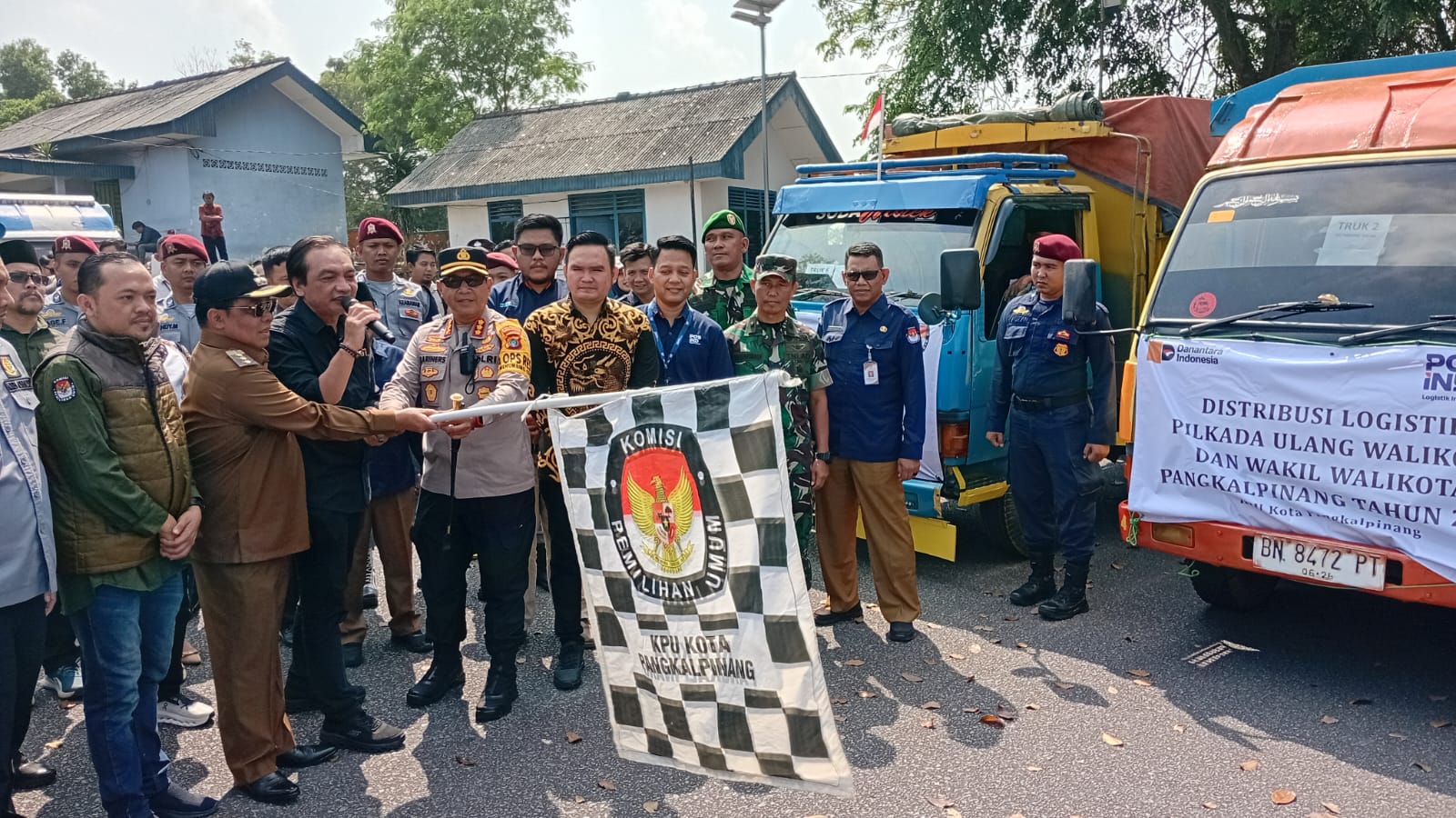 Pj. Wali Kota Unu Lepas Logistik Pilkada Pangkalpinang