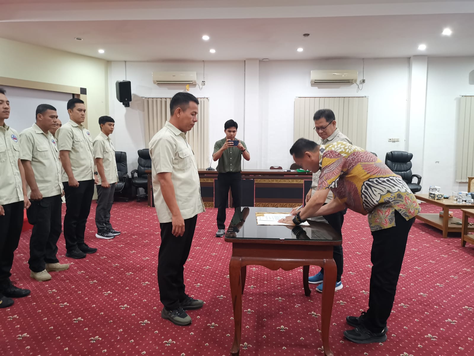 Bambang Patijaya Lantik Pengurus PBVSI Kota Pangkalpinang