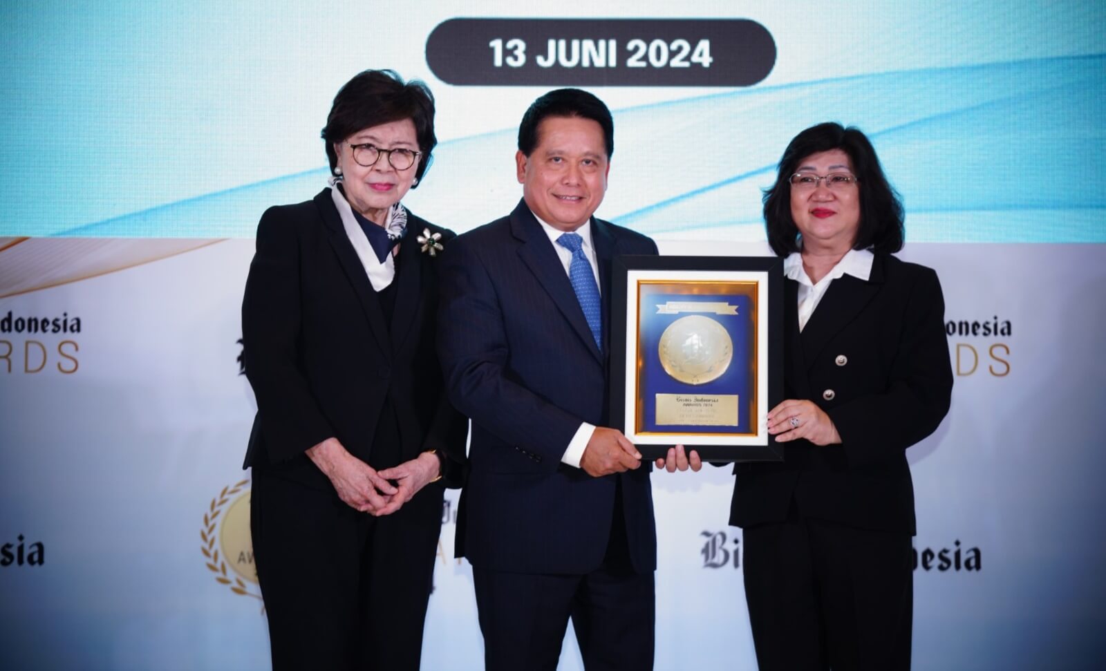 Hery Gunardi Dinobatkan CEO of The Year dan BSI Sebagai Bank Syariah Terbaik