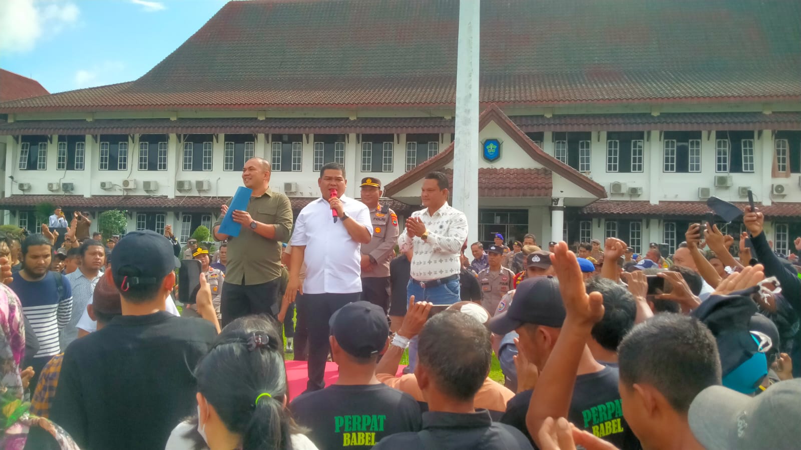 Ribuan Warga 8 Desa Tolak Perpanjangan HGU PT GML Demo Bupati Bangka, Ini 3 Tuntutannya