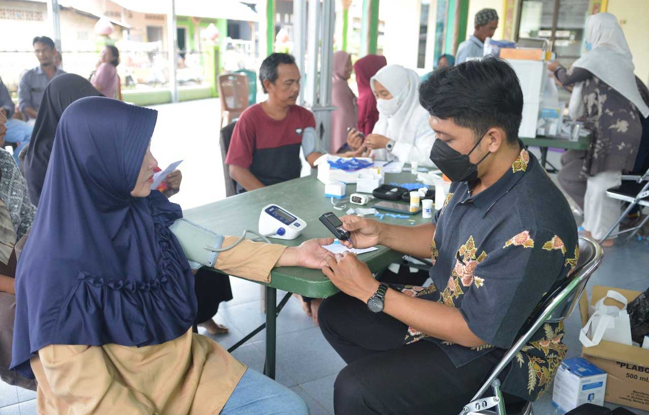 Warga Kelurahan Ketapang Toboali Serbu Mobil Sehat PT Timah Tbk