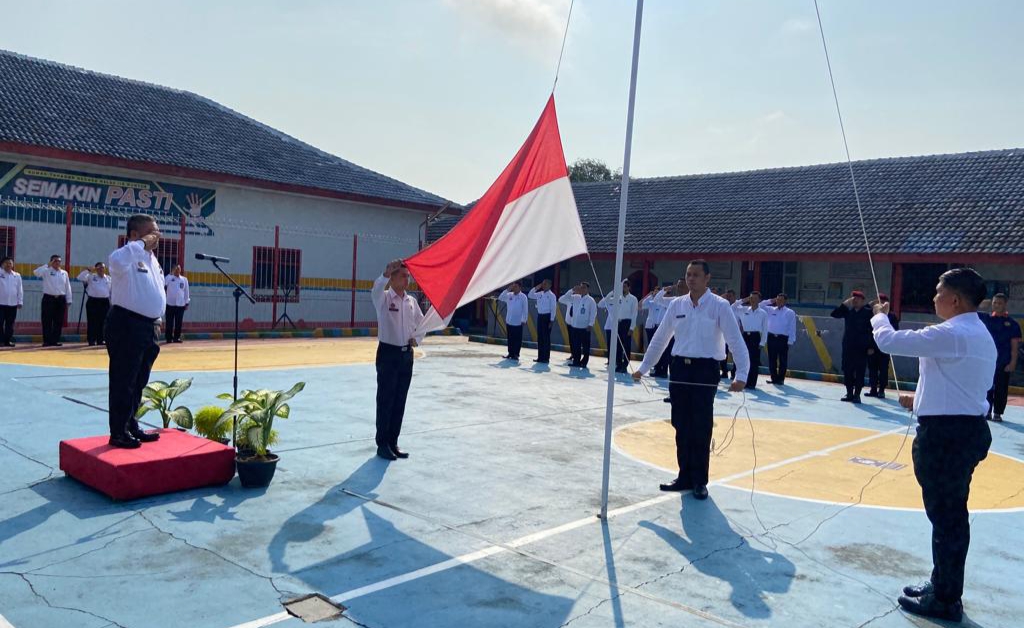 Pegawai dan Tahanan Rutan Mentok Peringati Hari Pahlawan