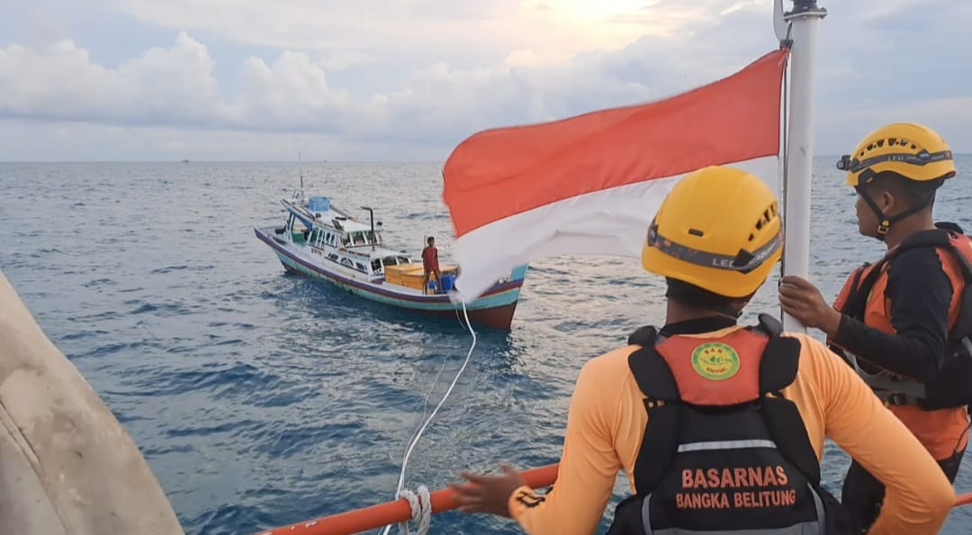 Duarrr... KM Nur Aini dengan 4 Nelayan Disambar Petir di Pantai Pesaren 