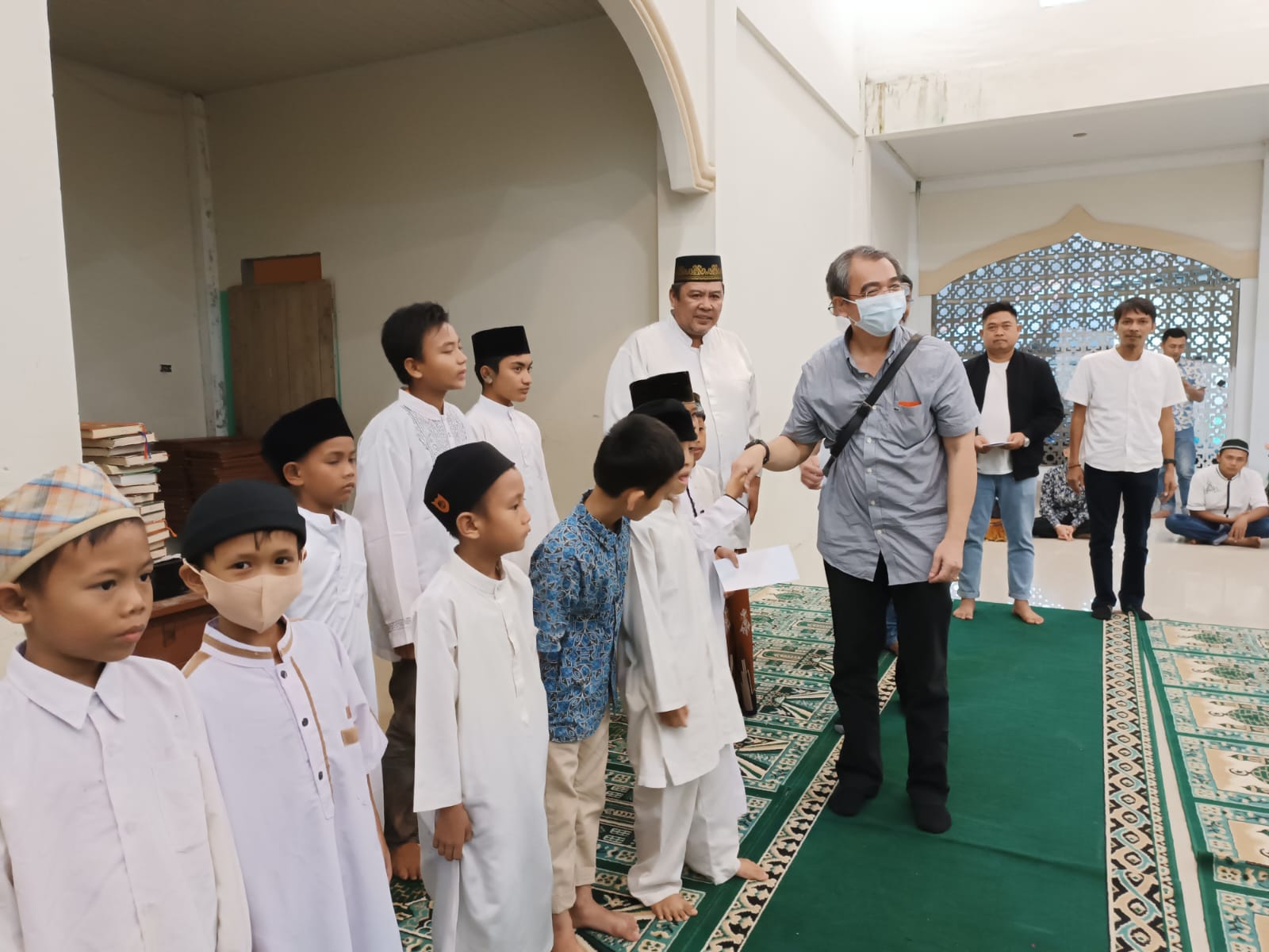 Berbagi Kasih di Bulan Ramadan,  JFX Santuni Siswa Sekolah Tahfizd 