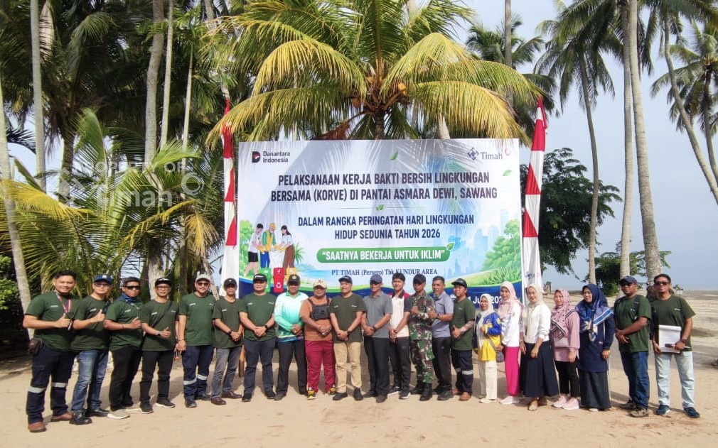 PT Timah Tanam Pohon dan Bersihkan Pantai Asmara Dewi di Kabupaten Karimun