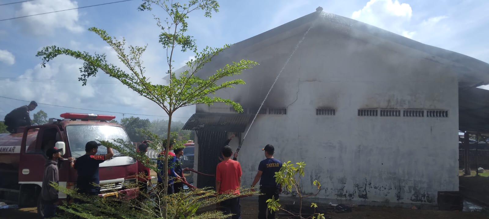 Dua Bangunan Ponpes Islamic Center Terbakar