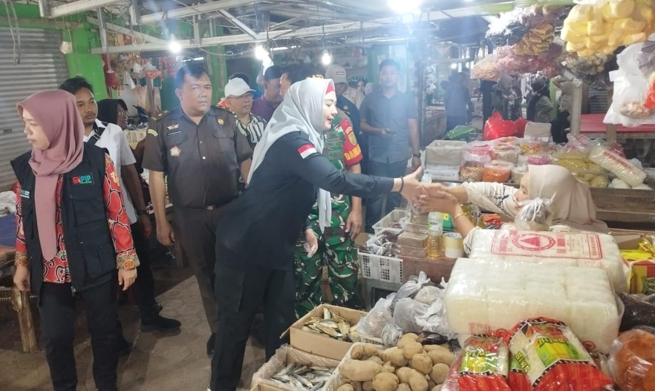 Debby Vita Dewi Bersama Dinas Terkait Pantau Bahan Pokok di Pasar Terminal, Cabai dan Bawang Turun Harga 