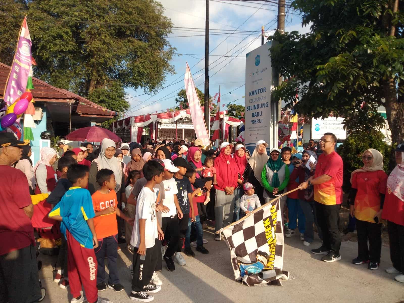 Semarak HUT Ke-79 RI, Kelurahan Selindung Baru Menggelar Acara Jalan Sehat Seru 