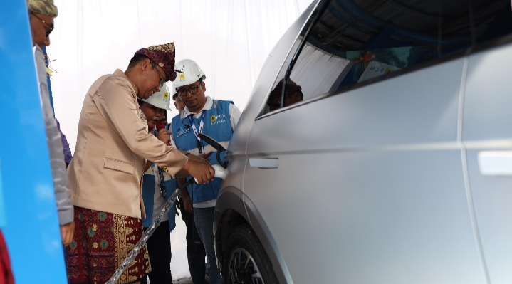 PJ Gubernur Babel Resmikan SPKLU PLN Pertama di Lingkungan Kantor Gubernur Babel