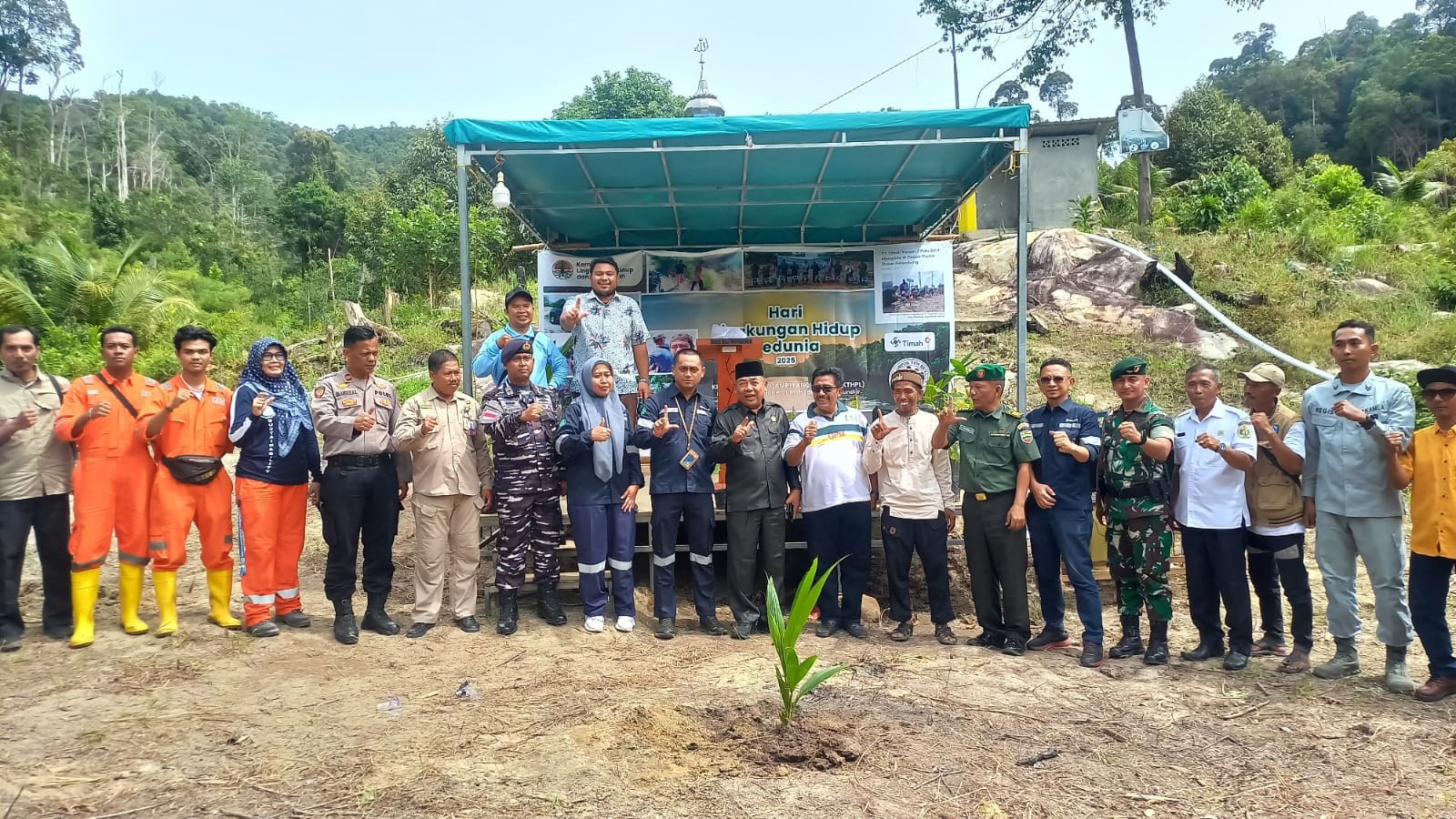 PT Timah Tanam Ratusan Pohon Produktif di Kabupaten Karimun